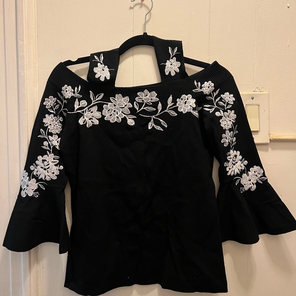 Elegant Embroidered Black Top with White Floral Design